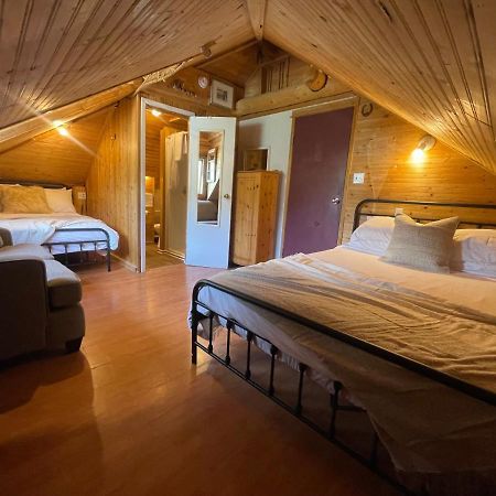 Three Peaks Banff Villa ภายนอก รูปภาพ
