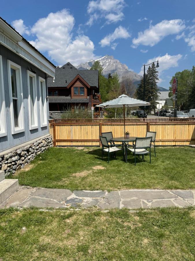 Three Peaks Banff Villa ภายนอก รูปภาพ
