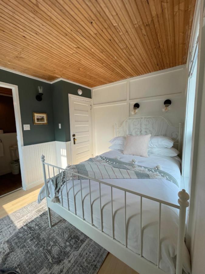 Three Peaks Banff Villa ภายนอก รูปภาพ