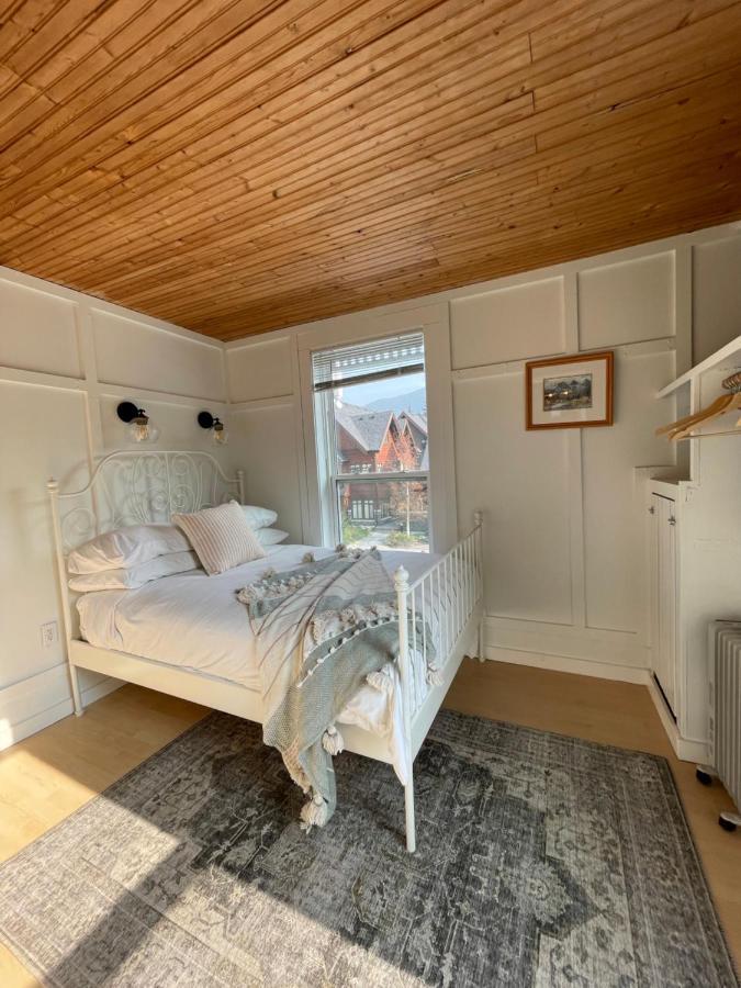 Three Peaks Banff Villa ภายนอก รูปภาพ