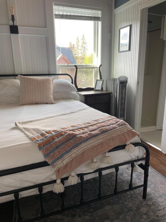 Three Peaks Banff Villa ภายนอก รูปภาพ