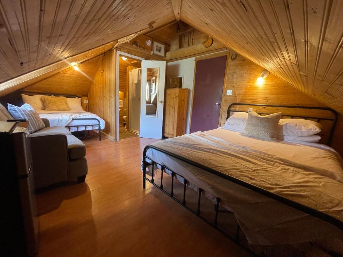 Three Peaks Banff Villa ภายนอก รูปภาพ